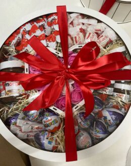 Фото з відгуку покупця про Подарунковий бокс для неї з Nutella, Kinder та цукерками №34