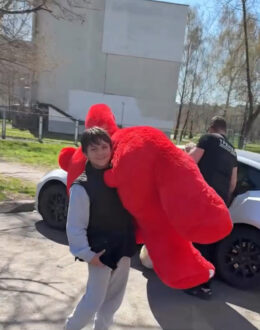 Фото з відгуку покупця про Плюшевий ведмедик Ветлі 200 см, 2 м Червоний