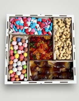 Подарочный набор бокс "Candy & Nuts Delight" №181