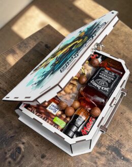 Подарочный набор бокс для него с Jack Daniel's и орешками "Лучшему рыбаку" №124