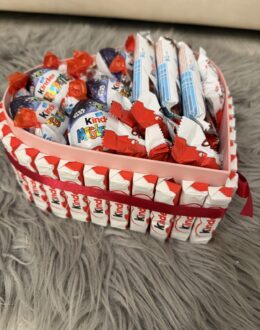 Фото з відгуку покупця про Солодкий подарунковий набір бокс сердечко з Kinder №16