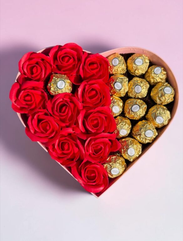 Подарочный набор бокс для нее с Ferrero Rocher и мыльными розами 