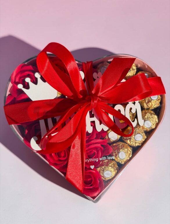 Подарочный набор бокс для нее с Ferrero Rocher и мыльными розами 