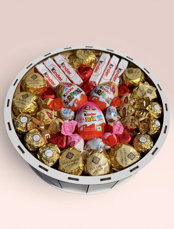 Подарочный набор бокс для нее «Ferrero & Kinder Magic» №147 - фото №1
