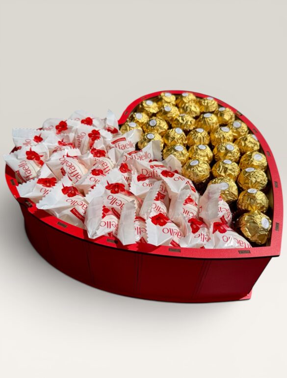Подарочный набор бокс для нее «Ferrero & Raffaello Love» №149 - фото №1