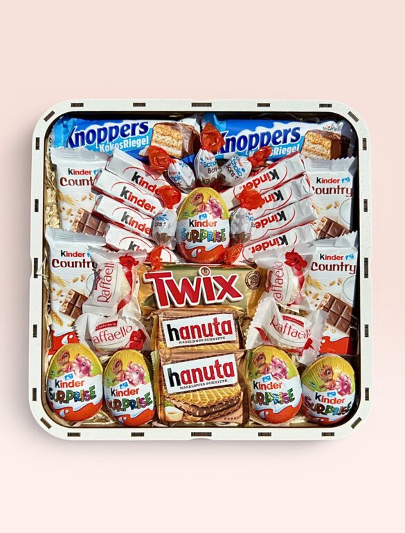 Подарочный набор бокс для нее «Happy Kinder Treats» №155 - фото №1