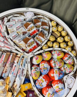 Фото з відгуку покупця про Подарунковий набір бокс Premium “Kinder & Ferrero” №63