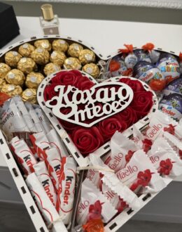 Фото з відгуку покупця про Солодкий бокс для неї “Кохаю тебе” з Kinder, Raffaello та Ferrero №44