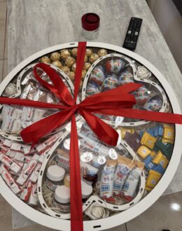 Фото з відгуку покупця про Подарунковий набір бокс Premium “Kinder & Ferrero” №63