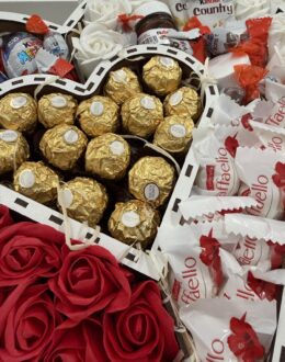 Фото из отзыва покупателя о Сладкий бокс сердце из сладостей для нее с Kinder и Raffaello №46