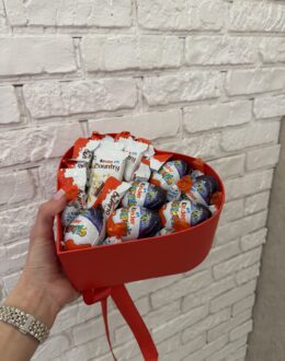 Фото из отзыва покупателя о Сладкий подарочный набор бокс из киндеров №27