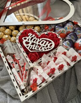 Фото из отзыва покупателя о Сладкий бокс для нее “Люблю тебя” с Kinder, Raffaello и Ferrero №44
