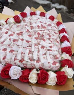 Фото з відгуку покупця про Букет із цукерок “Love Edition: Raffaello & Roses”