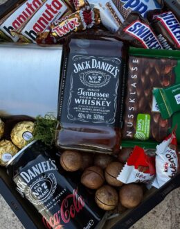 Фото з відгуку покупця про Подарунковий набір бокс для нього “Whiskey & Sweet Selection” №318