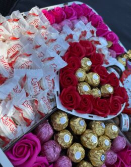 Фото з відгуку покупця про Подарунковий набір бокс для неї “Rose Heart Chocolate Box” №320