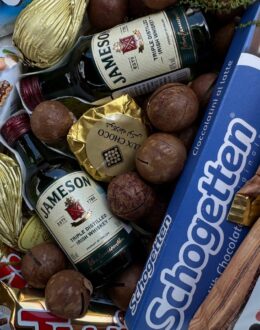 Фото з відгуку покупця про Подарунковий набір бокс для неї “Whiskey Chocolate Selection” №307