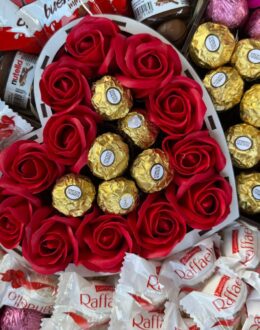 Фото з відгуку покупця про Подарунковий набір бокс для неї “Rose Heart Chocolate Box” №320