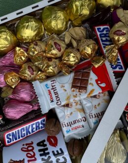 Фото з відгуку покупця про Подарунковий набір бокс для неї “The Queen’s Favorite Sweets” №309
