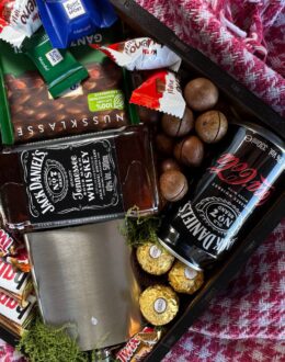 Фото з відгуку покупця про Подарунковий набір бокс для нього “Whiskey & Sweet Selection” №318
