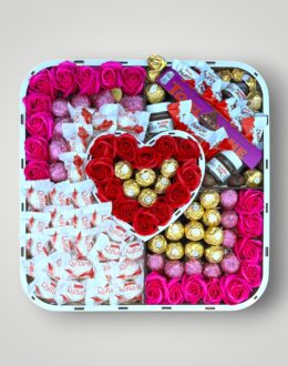 Подарочный набор бокс для нее "Rose Heart Chocolate Box" №320