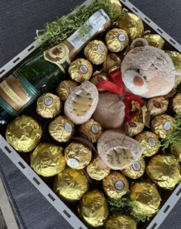 Фото з відгуку покупця про Подарунковий набір бокс для неї “Golden Teddy Celebration” №350