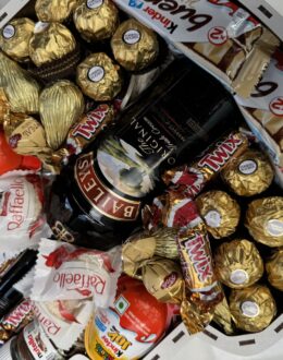 Фото из отзыва покупателя о Подарочный набор бокс для нее “Baileys Celebration Cake” №387