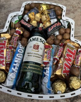 Фото из отзыва покупателя о Подарочный набор бокс для нее “Jameson Golden Cake” №388